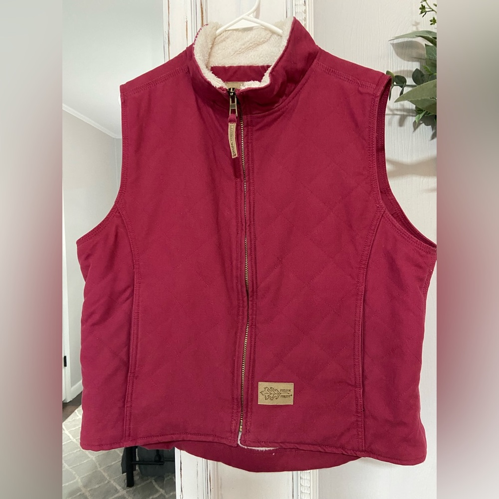 Field N Forest red Sherpa lined vest with inside & out pockets. So Warm & Cozy